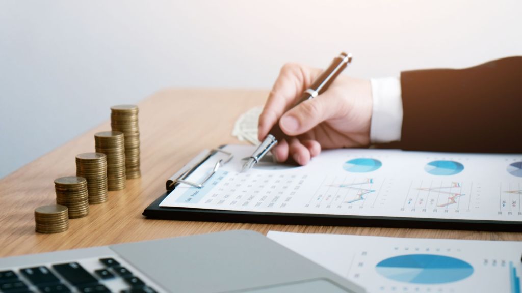 The Importance of Saving and Investing as a Working&nbsp;Mom